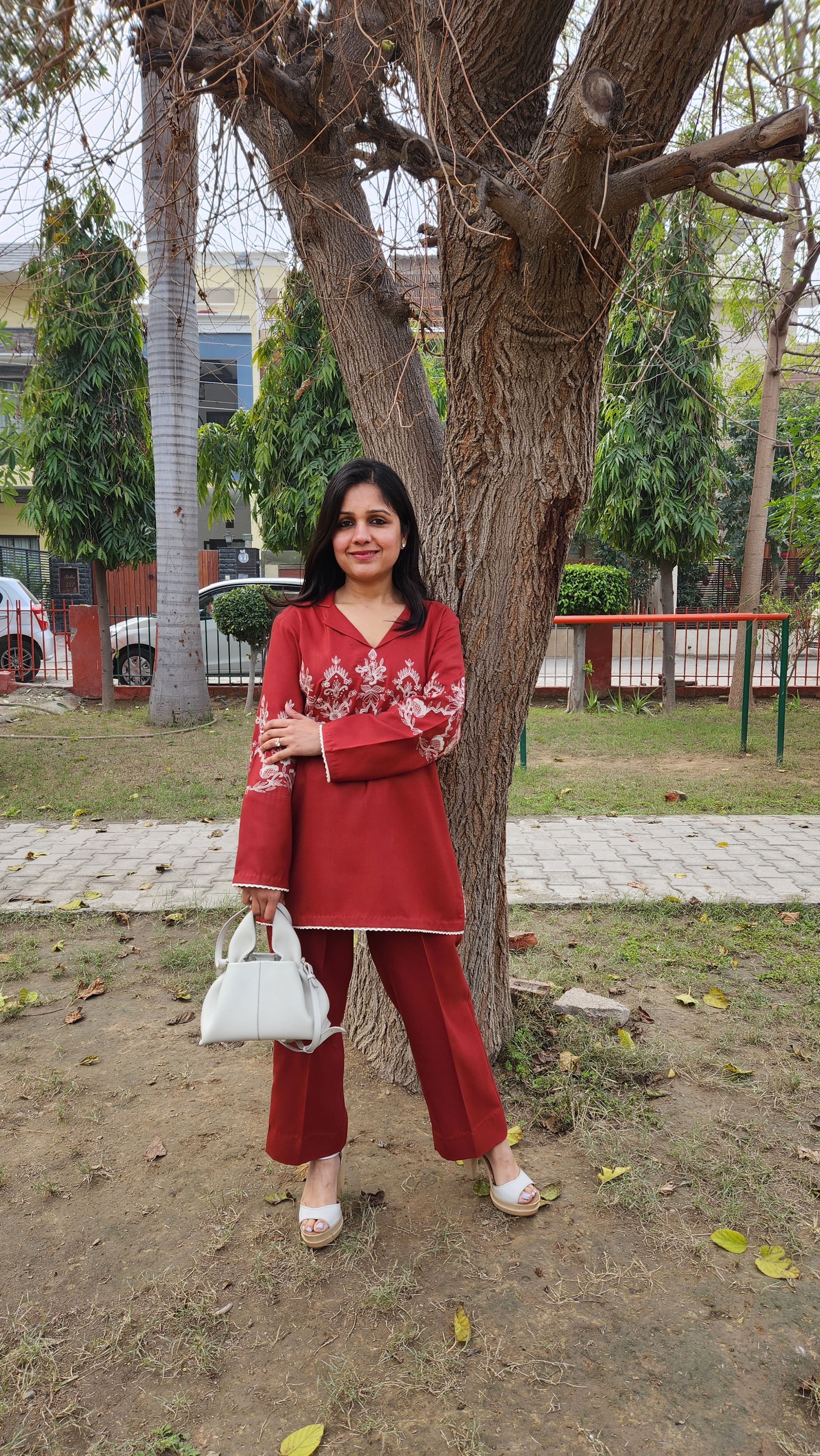 Rusty Brown Pashmina Winter Wear with Thread Work Embroidery